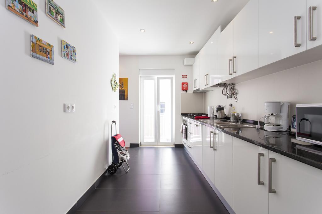 Joivy Joyful 2Br Apt With Terrace Nearby Sao Bento Palace Lisbona Esterno foto