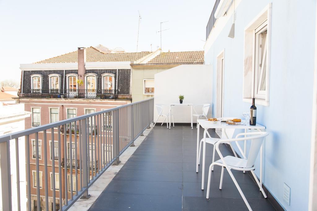 Joivy Joyful 2Br Apt With Terrace Nearby Sao Bento Palace Lisbona Camera foto