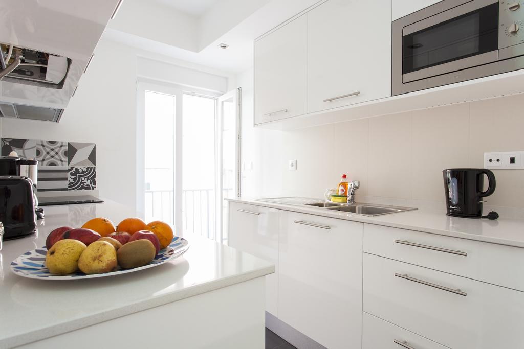 Joivy Joyful 2Br Apt With Terrace Nearby Sao Bento Palace Lisbona Camera foto