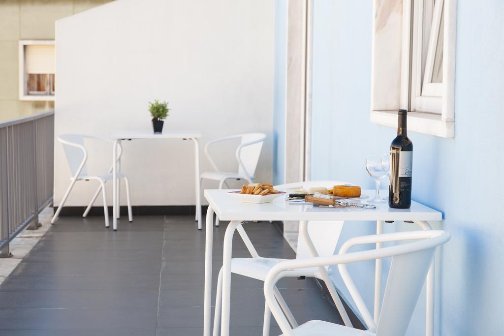 Joivy Joyful 2Br Apt With Terrace Nearby Sao Bento Palace Lisbona Camera foto