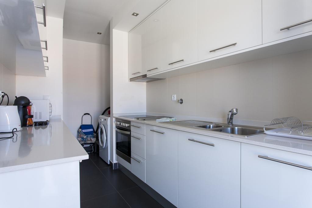 Joivy Joyful 2Br Apt With Terrace Nearby Sao Bento Palace Lisbona Esterno foto