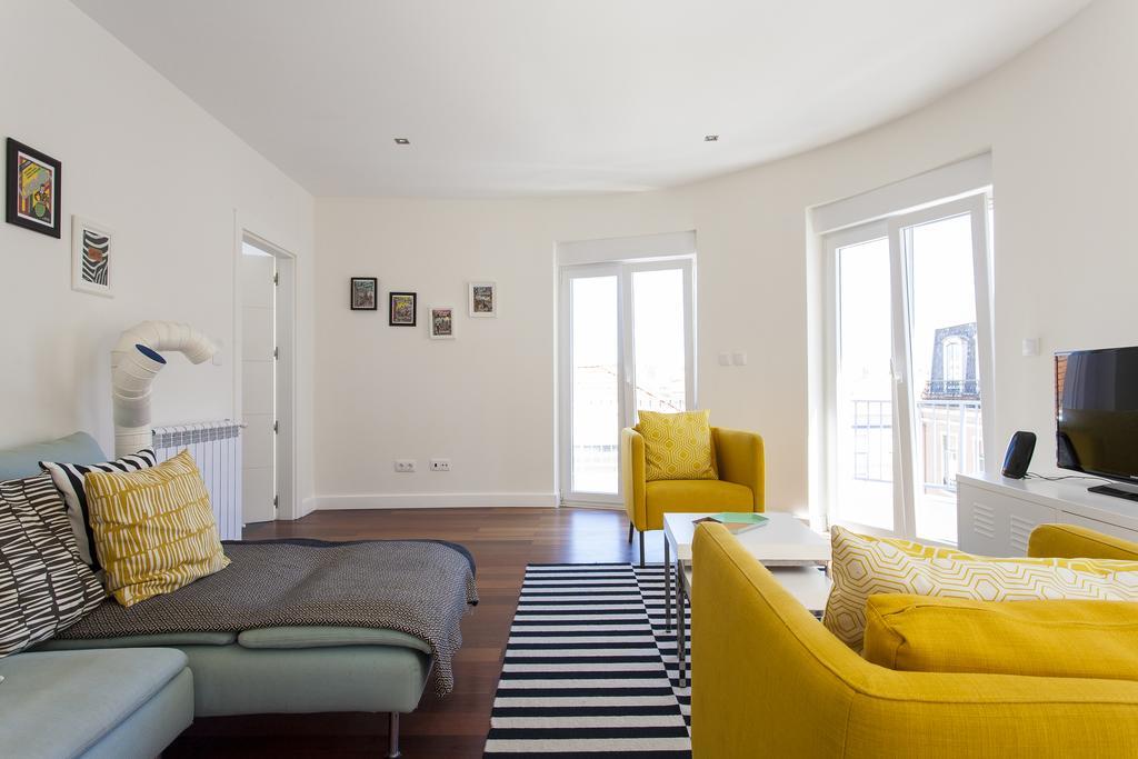 Joivy Joyful 2Br Apt With Terrace Nearby Sao Bento Palace Lisbona Esterno foto
