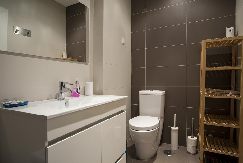 Joivy Joyful 2Br Apt With Terrace Nearby Sao Bento Palace Lisbona Esterno foto