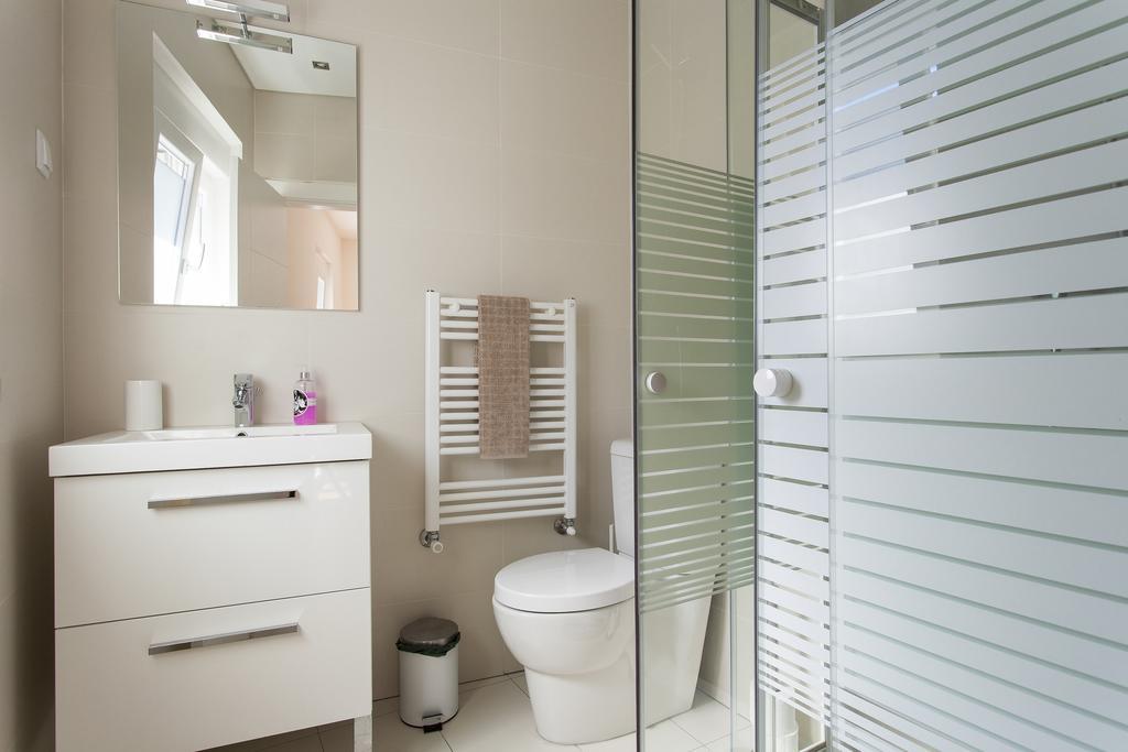 Joivy Joyful 2Br Apt With Terrace Nearby Sao Bento Palace Lisbona Esterno foto